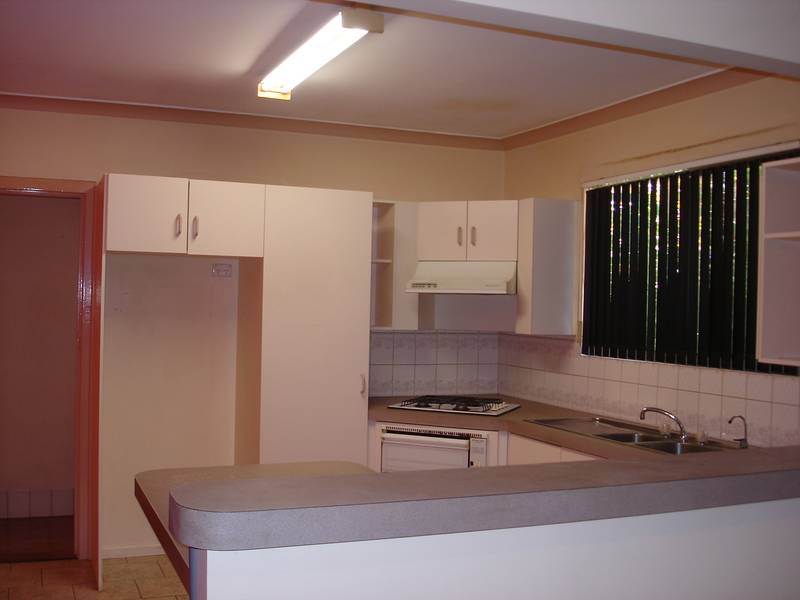 FAMILY HOME CLOSE TO SCHOOLS Picture 2