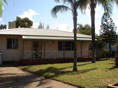 FAMILY HOME CLOSE TO SCHOOLS Picture