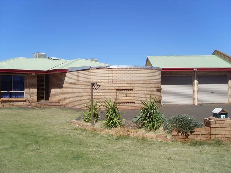 Large 4x2 Family Home Picture 1