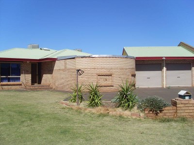 Large 4x2 Family Home Picture