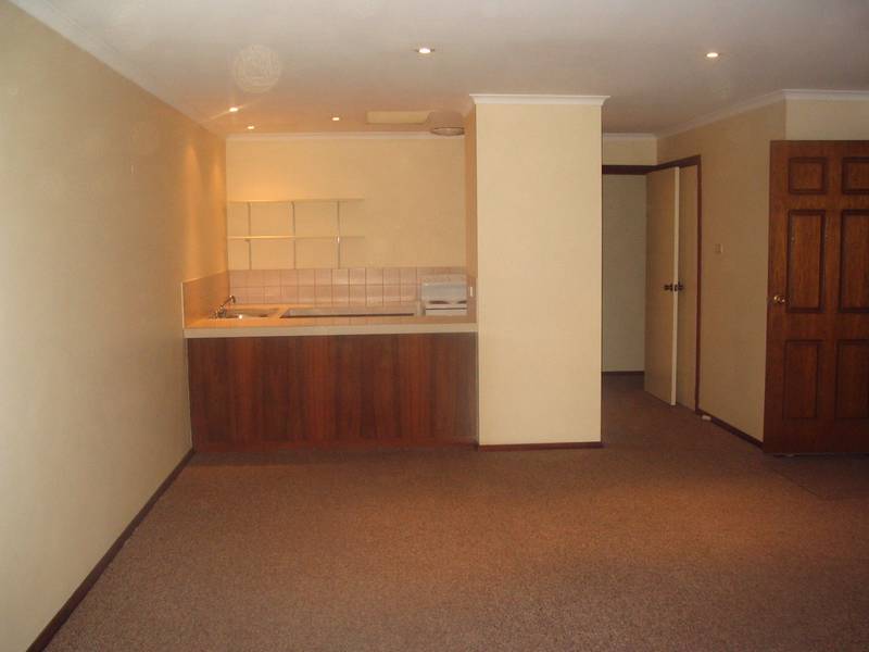 LOW MAINTENANCE AND CLOSE TO TOWN Picture 3