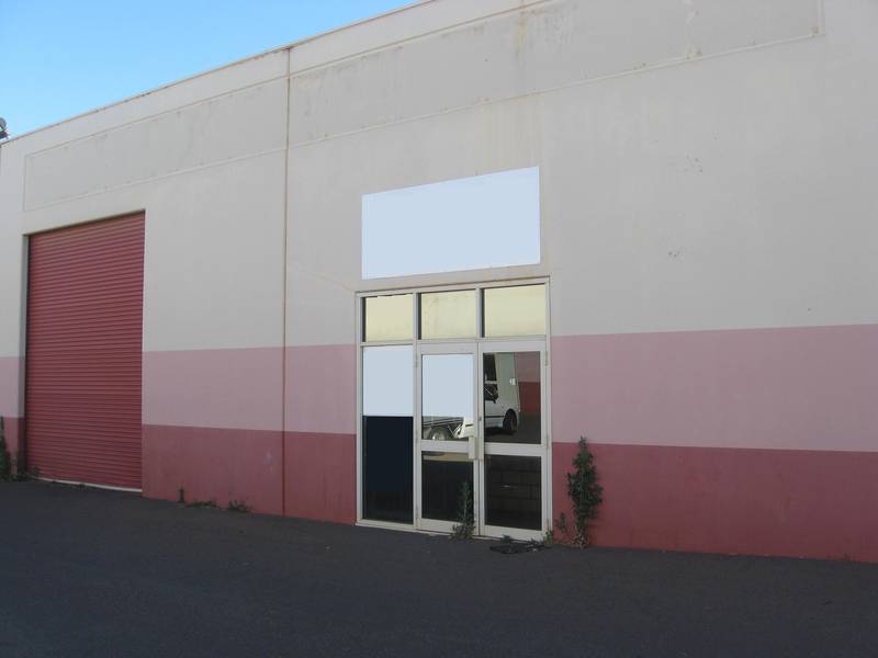 WAREHOUSE WITH OFFICE SPACE Picture 1