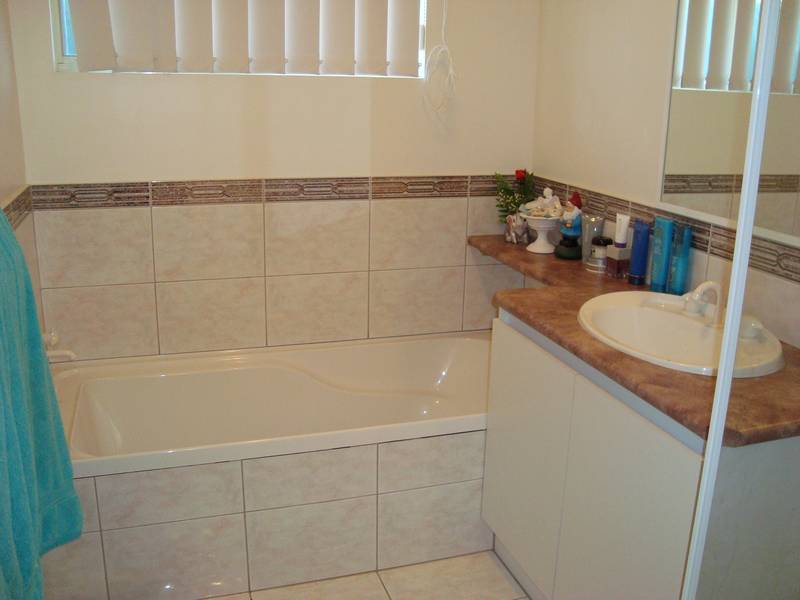 LOCATION LOCATION Picture 3