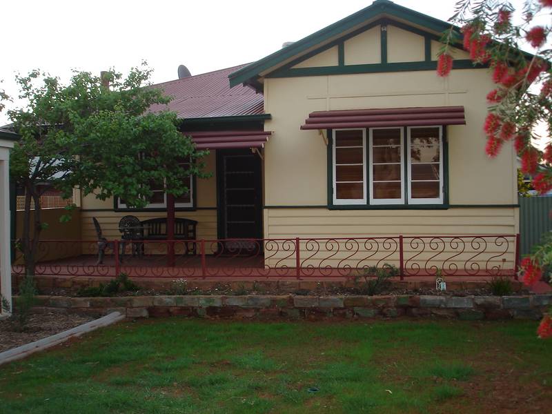 POPULAR LAMINGTON LOCATION Picture 1