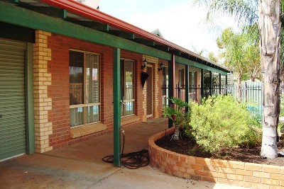 SPLASH
INTO
SUMMER Picture