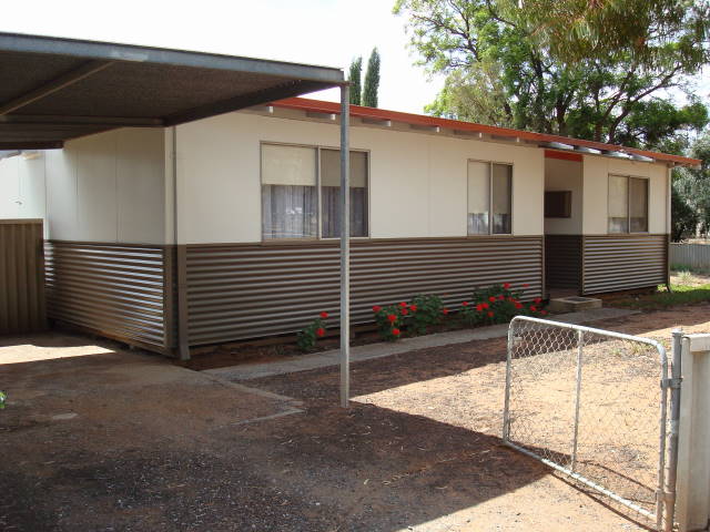 WHAT AN OPPORTUNITY! Picture 1