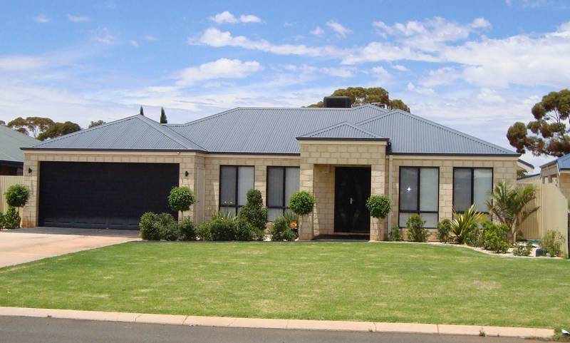 EXECUTIVE LIVING Picture 1