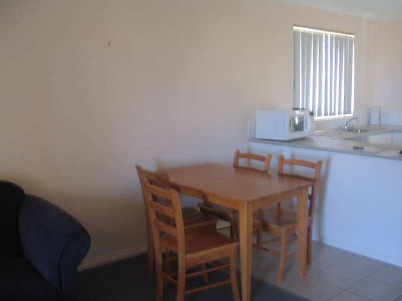 CENTRAL LOCATION Picture 3