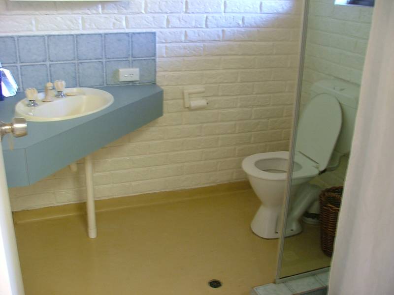 IDEAL FOR A WORKING COUPLE OR SINGLE PERSON Picture 3