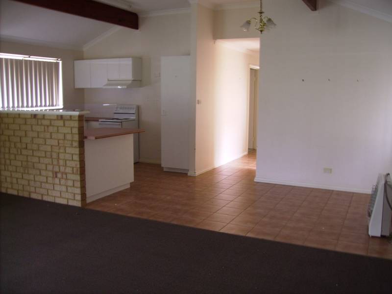 COMFORTABLE & ATTRACTIVE Picture 3