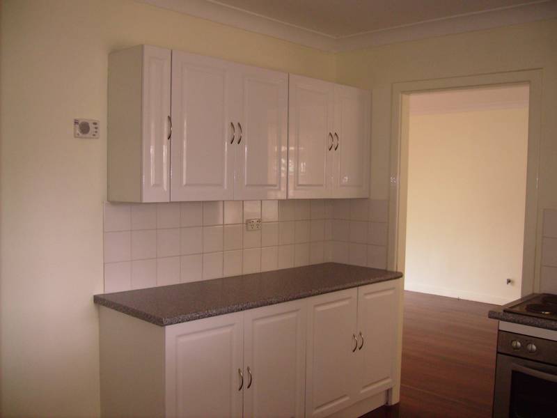 LARGE COMFORTABLE HOME Picture 3