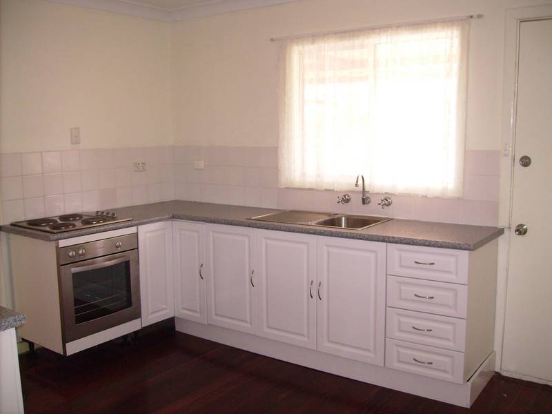 LARGE COMFORTABLE HOME Picture 2