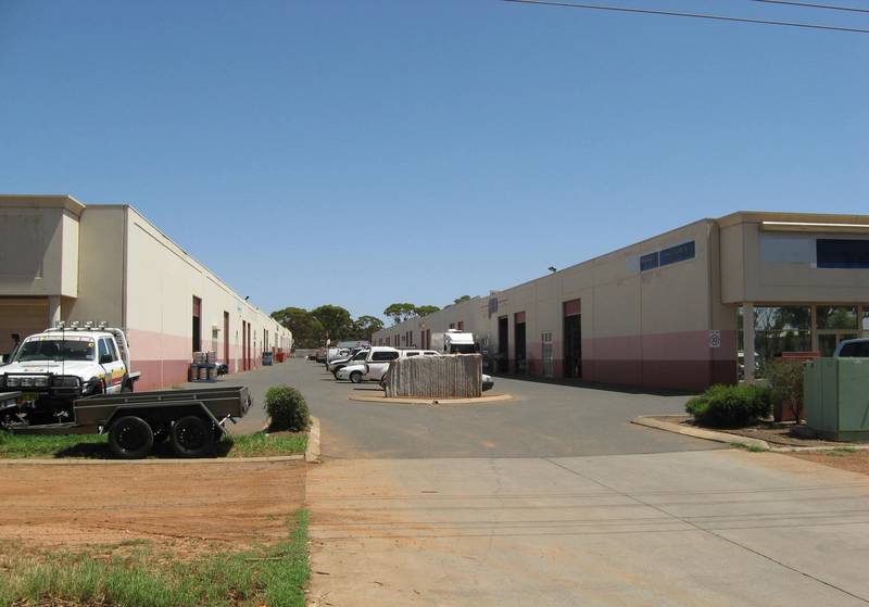 197m2 WAREHOUSE Picture 1