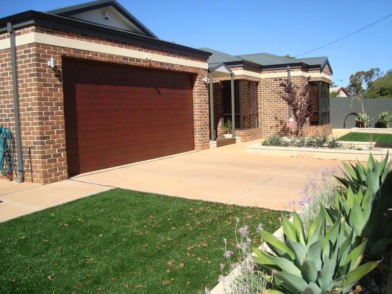 Classy & Unique! Picture 1