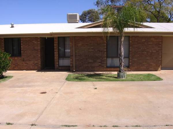 Very Neat 2 bedroom unit $195.00 p/w Picture 1