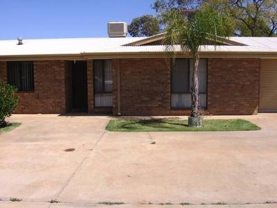 Very Neat 2 bedroom unit $195.00 p/w Picture