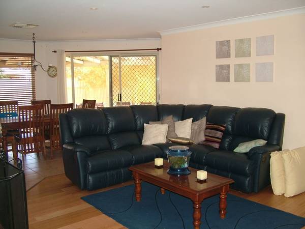 GREAT FAMILY HOME WITH A POOL! Picture