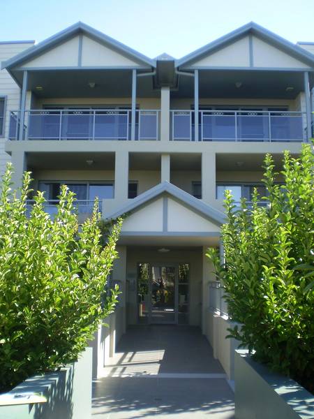 Stylish, Convenient Living With Room To Move! Picture 1