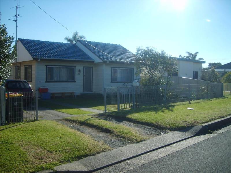 Great Family Home, Great Location! Picture 1