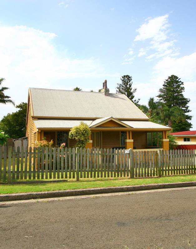Here comes your dream with the white picket fence Picture 1