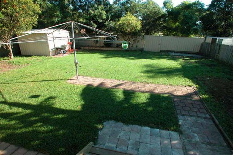 Stylishly Appointed 3 Bedroom Brick Home in Peaceful & Quiet Location Picture 3