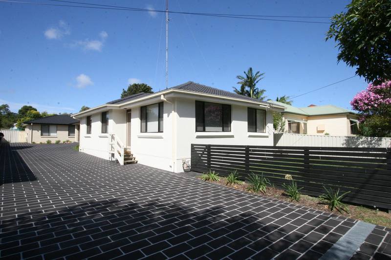 Duplex For Sale - Investors Wanted Picture 2