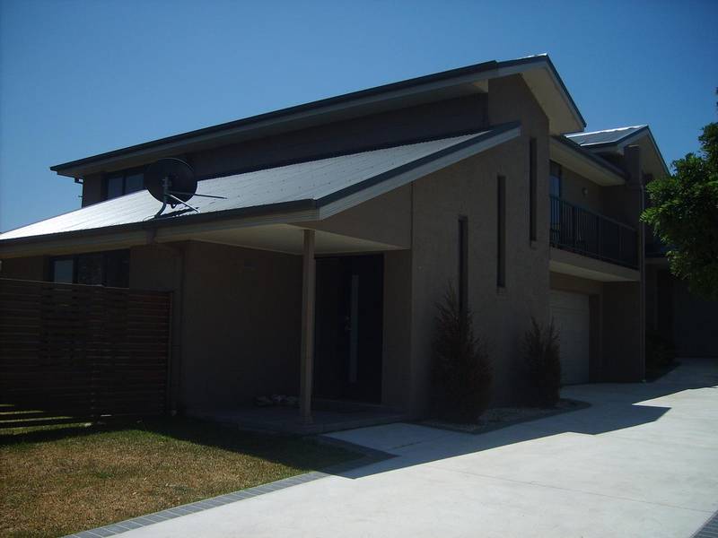 Modern, Stylish and Spacious Picture 1