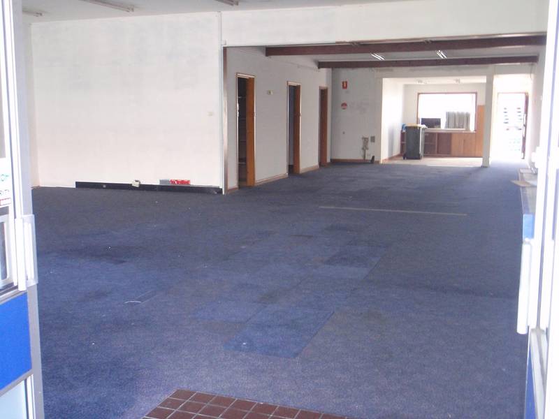 Great Size, Excellent Location Picture 3