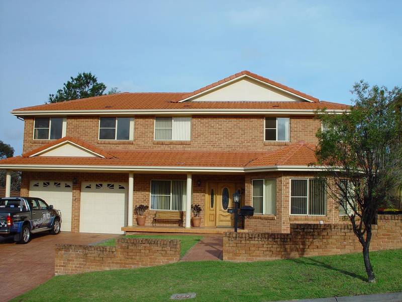 Huge Family Home Picture 1