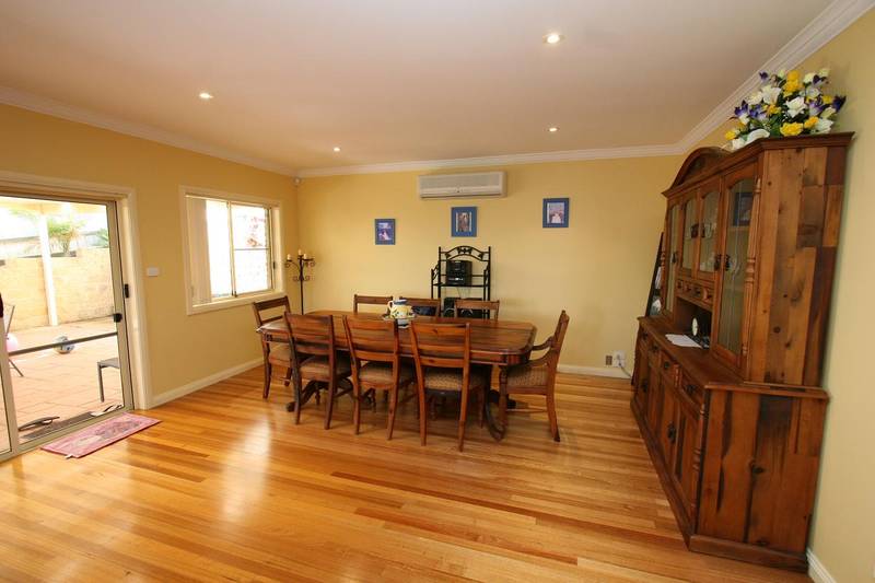 Huge Family Home Picture 2