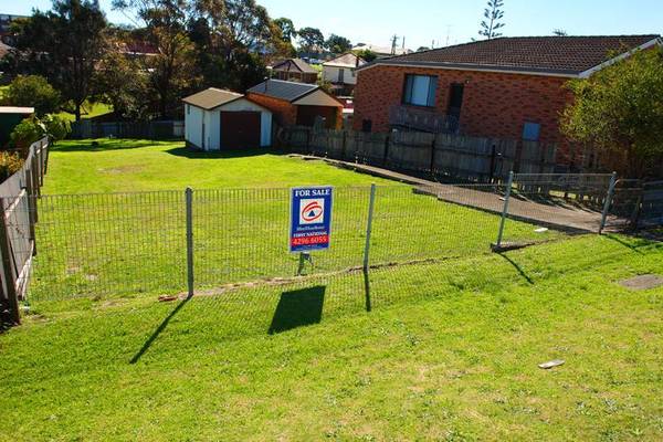 Stop Looking! Picture 1