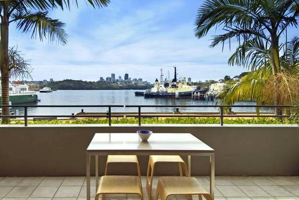 Perfect NE Waterfront Apartment Picture 2