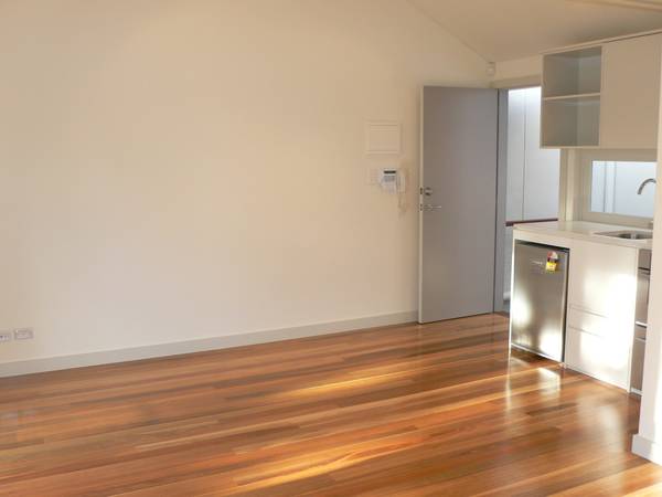 Commercial studio space for office use [not residential ] Picture 2