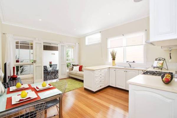 Light-filled living & love being in Balmain Picture 1