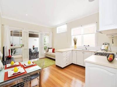 Light-filled living & love being in Balmain Picture