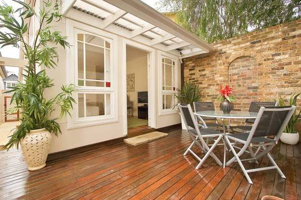 Light-filled living & love being in Balmain Picture 2