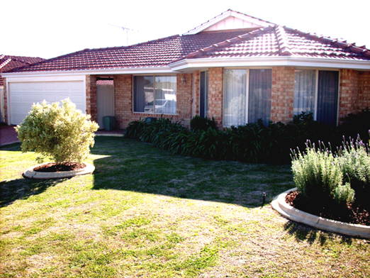 SUPER SPACIIOUS LIVING!!! Picture 2