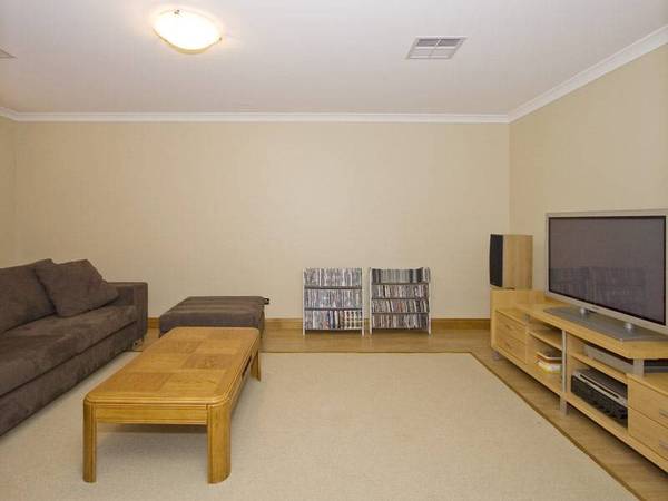 BARGAIN BUYING IN THIS BEACH SIDE BEAUTY!!! Picture