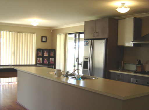 STUNNING LIVING Picture