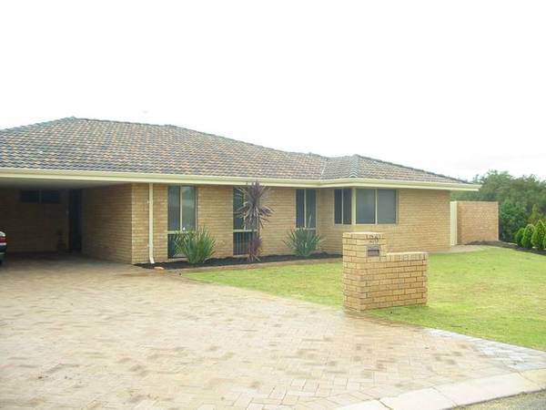 Neat & clean, outdoor spa & entertaining area Picture 1