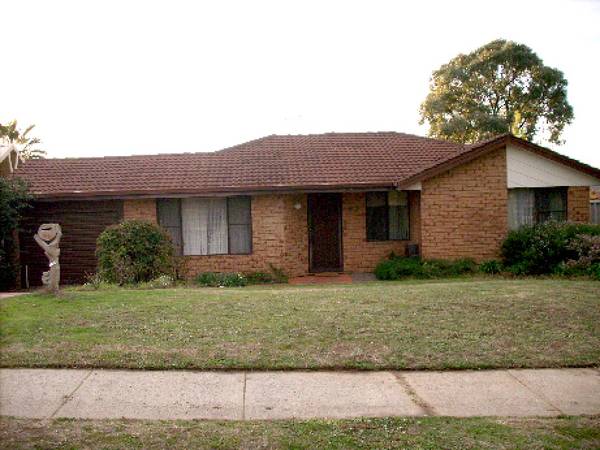 Close to TAFE, schools, shops & Transport Picture 2