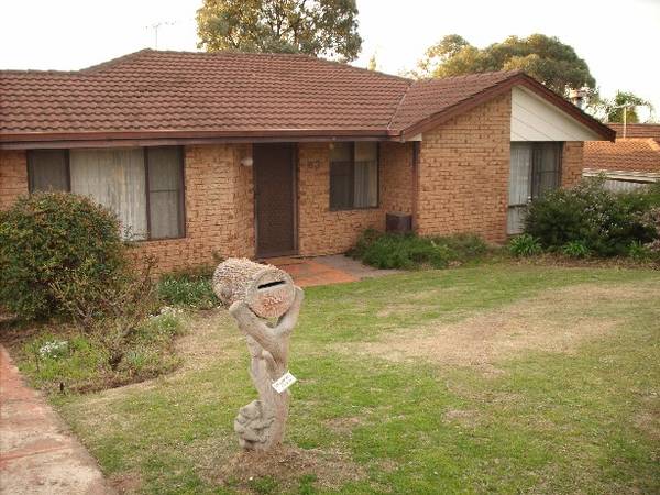 Close to TAFE, schools, shops & Transport Picture 1