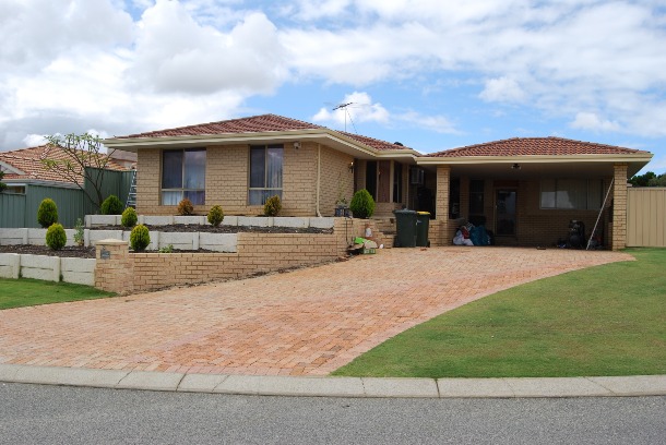 Close to Shops & Transport Picture