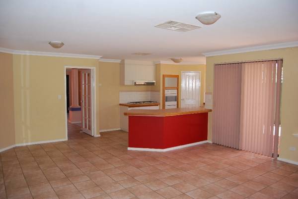 Family Home Close to Schools, Transport & Shops Picture Family Home Close to Schools, Transport & Shops Picture