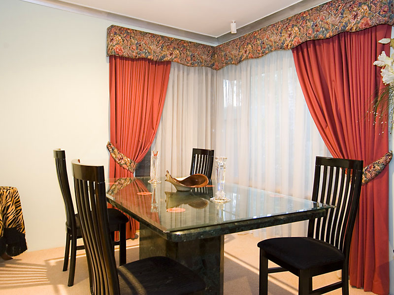 JUST LISTED! Picture 3