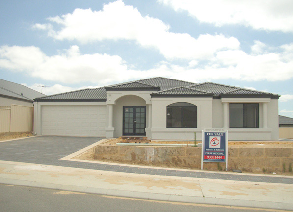 IT'S GOT THE LOT! Picture 2