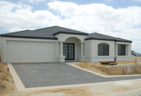 IT'S GOT THE LOT! Picture 1