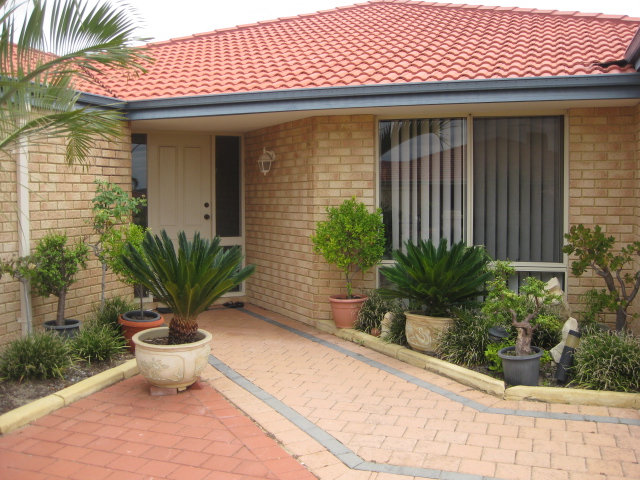 BRAND NEW LISTING!!! Picture 2