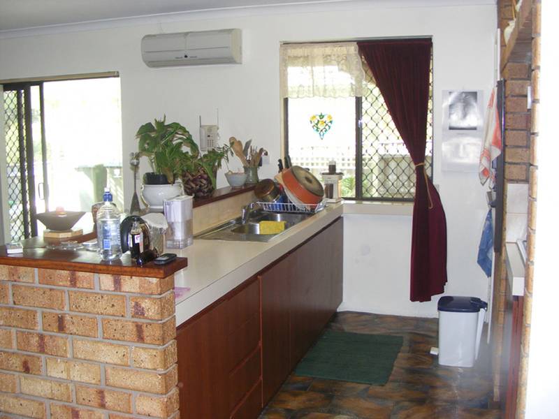 LOCATION, LOCATION Picture 3