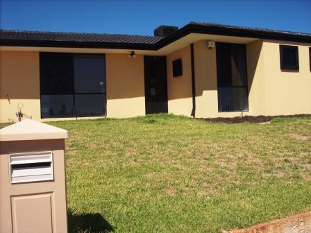 Close to Shops & Transport Picture 1